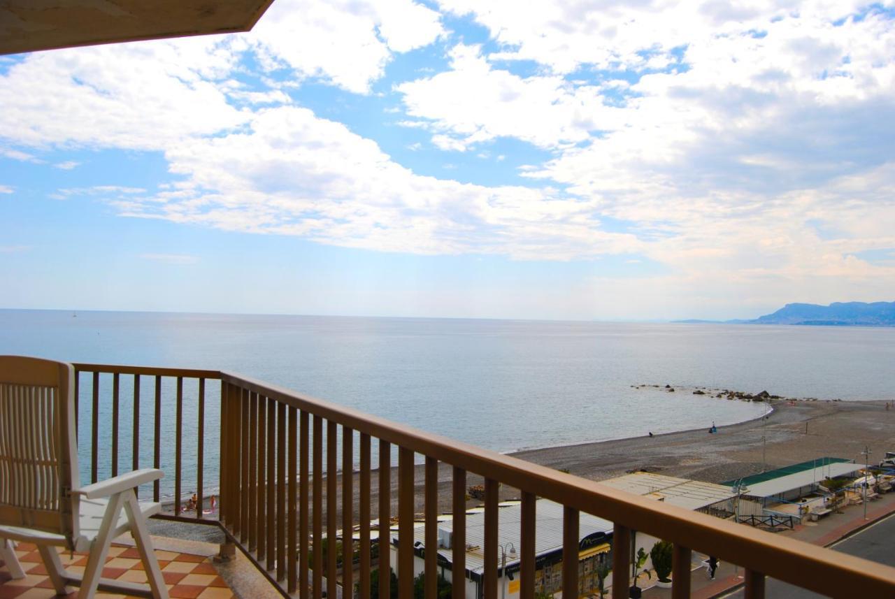 Gaiavacanze Beach Apartment Bordighera Luaran gambar