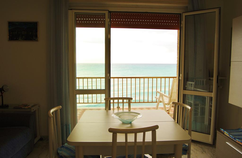 Gaiavacanze Beach Apartment Bordighera Luaran gambar