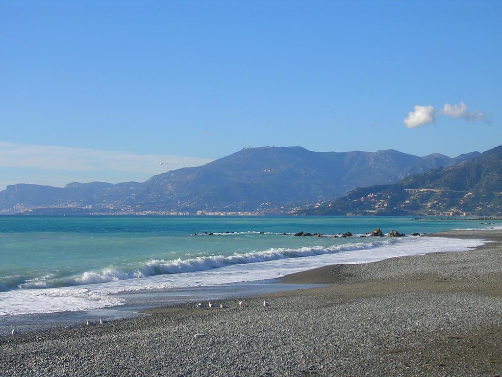 Gaiavacanze Beach Apartment Bordighera Luaran gambar