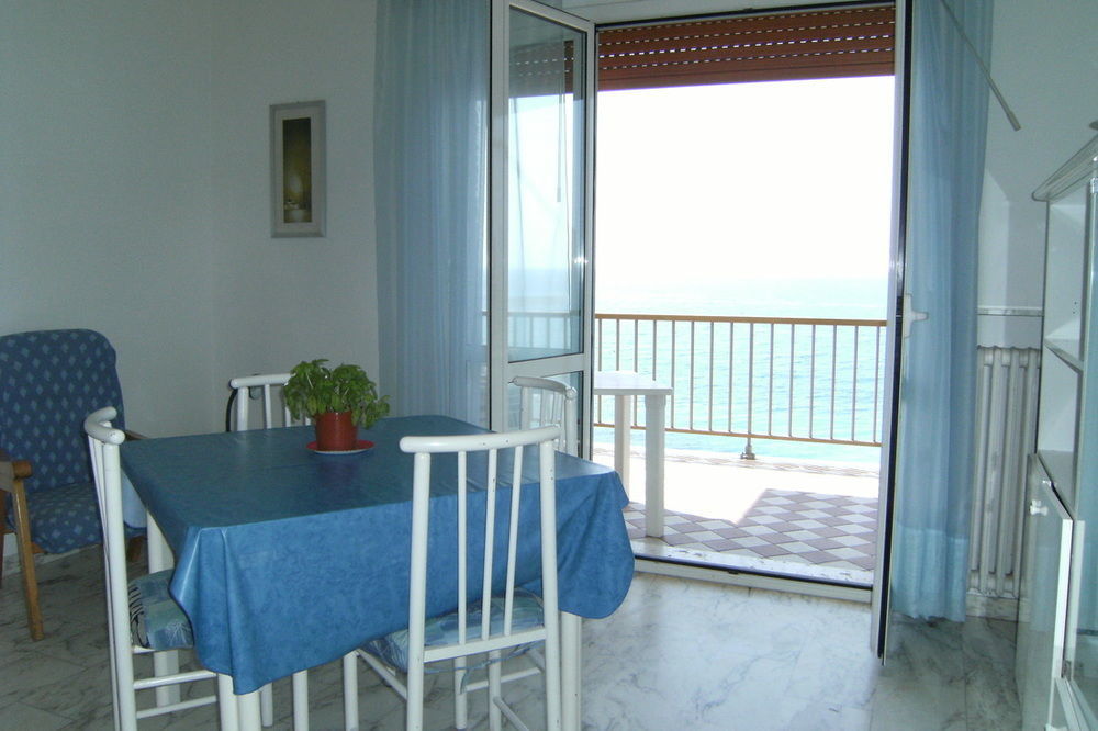 Gaiavacanze Beach Apartment Bordighera Luaran gambar