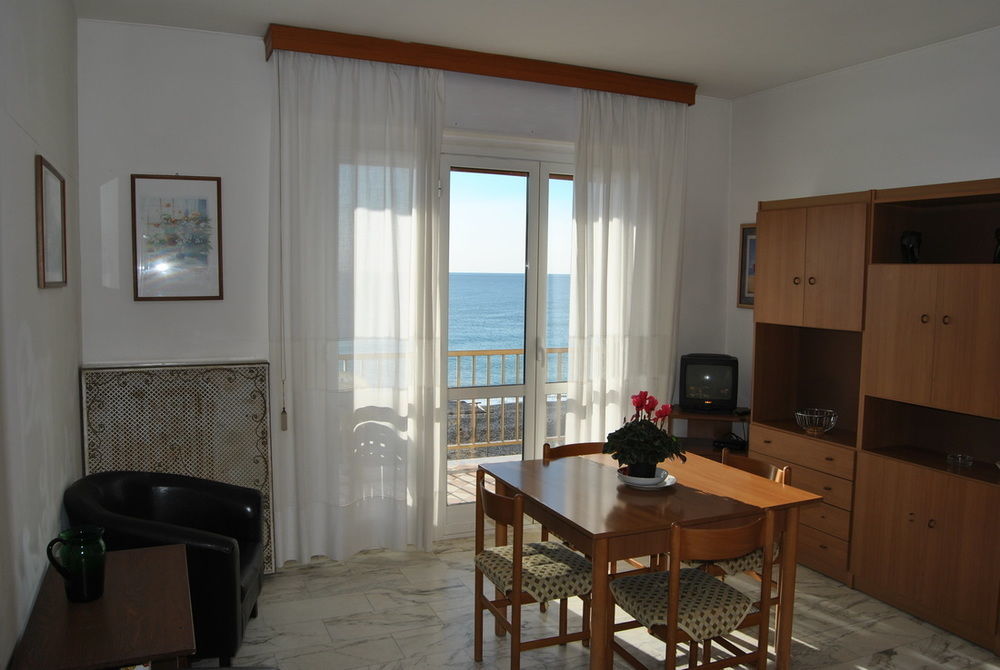 Gaiavacanze Beach Apartment Bordighera Luaran gambar