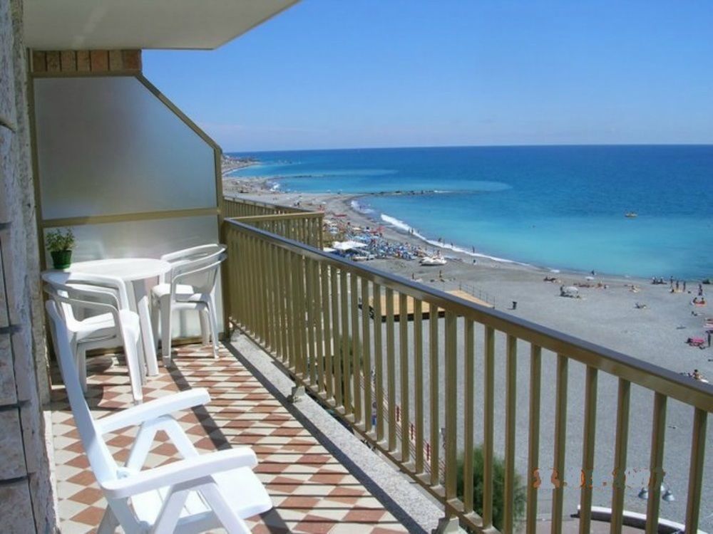 Gaiavacanze Beach Apartment Bordighera Luaran gambar